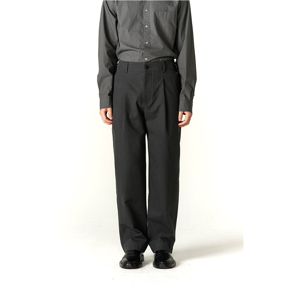 [INTHERAW]  Structured Chino Pants Charcoal