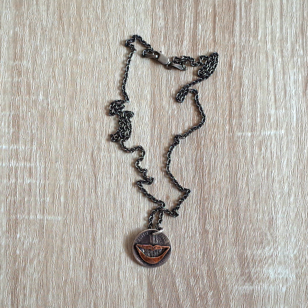 [North Works]  N-601 B 10￠ Lips Pendant Necklace